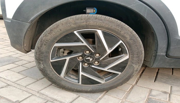 2024 Mahindra XUV 3XO AX7 1.2 TGDi, Petrol, Manual, 13,329 km, tyre