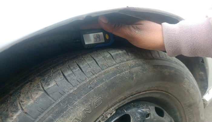 2012 Volkswagen Polo COMFORTLINE 1.2L, Diesel, Manual, 86,940 km, tyre