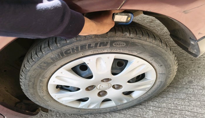 2015 Honda Amaze 1.2L I-VTEC S, Petrol, Manual, 1,11,150 km, tyre