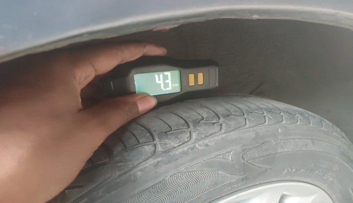 2017 Toyota Etios VX PLATINUM, Petrol, Manual, 32,372 km, tyre