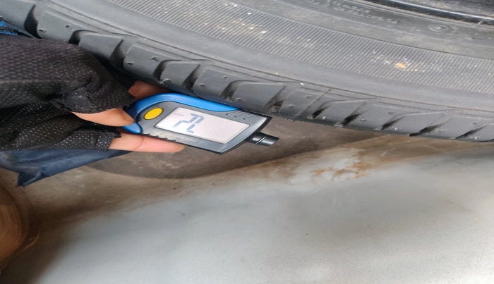 2014 Hyundai Verna FLUIDIC 1.4 CRDI CX, Diesel, Manual, 2,21,652 km, tyre