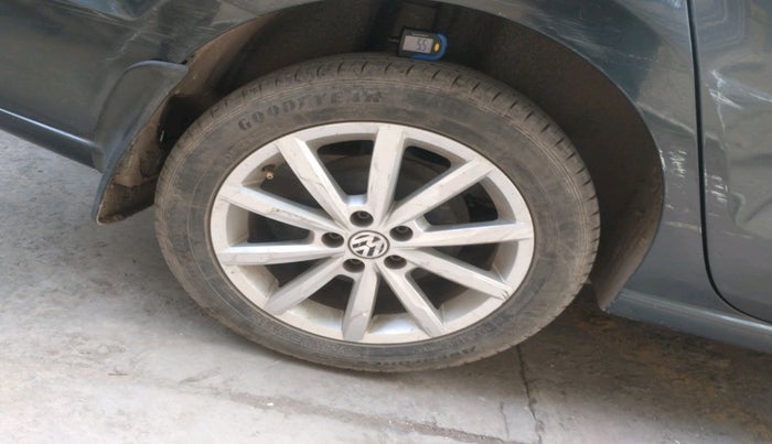 2018 Volkswagen Vento HIGHLINE PLUS 1.2 AT 16 ALLOY, Petrol, Automatic, 84,972 km, tyre