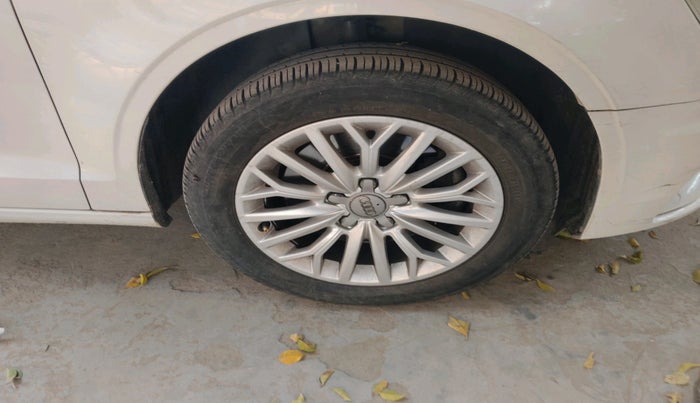 2015 Audi A3 40 TFSI PREMIUM, Petrol, Automatic, 1,20,984 km, tyre