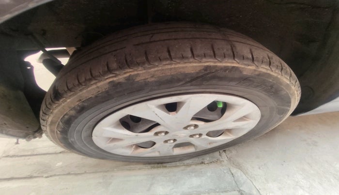 2014 Hyundai Grand i10 MAGNA 1.2 KAPPA VTVT, CNG, Manual, 1,00,428 km, tyre