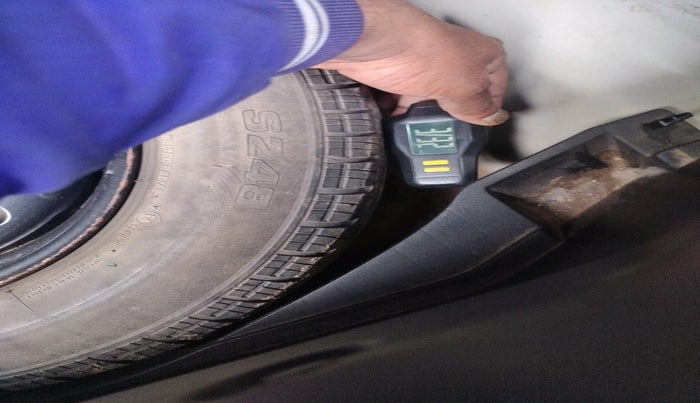 2019 Maruti Swift VXI, Petrol, Manual, 1,71,337 km, tyre