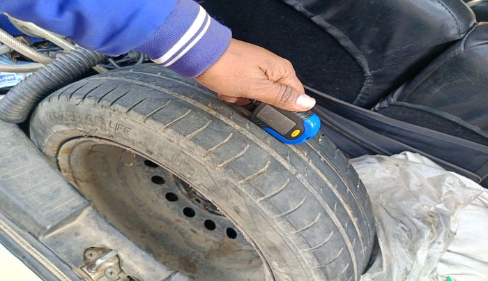 2014 Maruti Wagon R 1.0 VXI, Petrol, Manual, 1,66,646 km, tyre