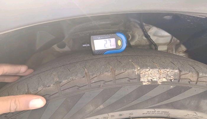 2020 Mahindra XUV300 W4 1.5 DIESEL, Diesel, Manual, 1,43,486 km, tyre