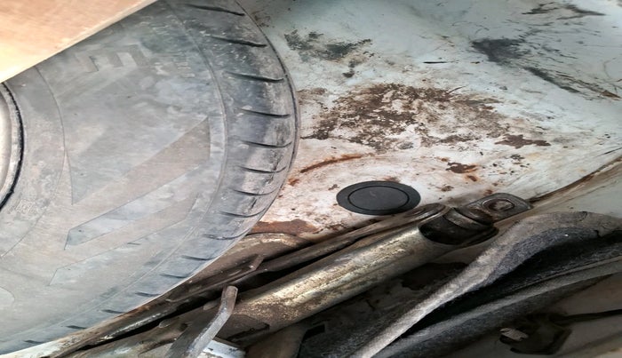 2015 Hyundai Eon ERA +, Petrol, Manual, 1,36,326 km, tyre