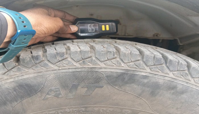 2012 Tata Safari 4X2 LX DICOR, Diesel, Manual, 1,40,338 km, tyre