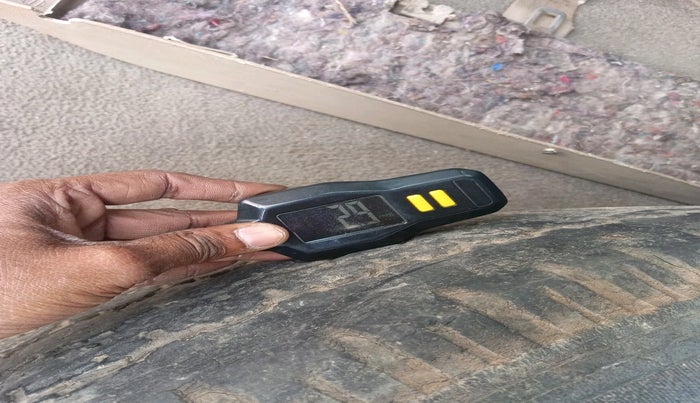 2012 Tata Safari 4X2 LX DICOR, Diesel, Manual, 1,40,338 km, tyre