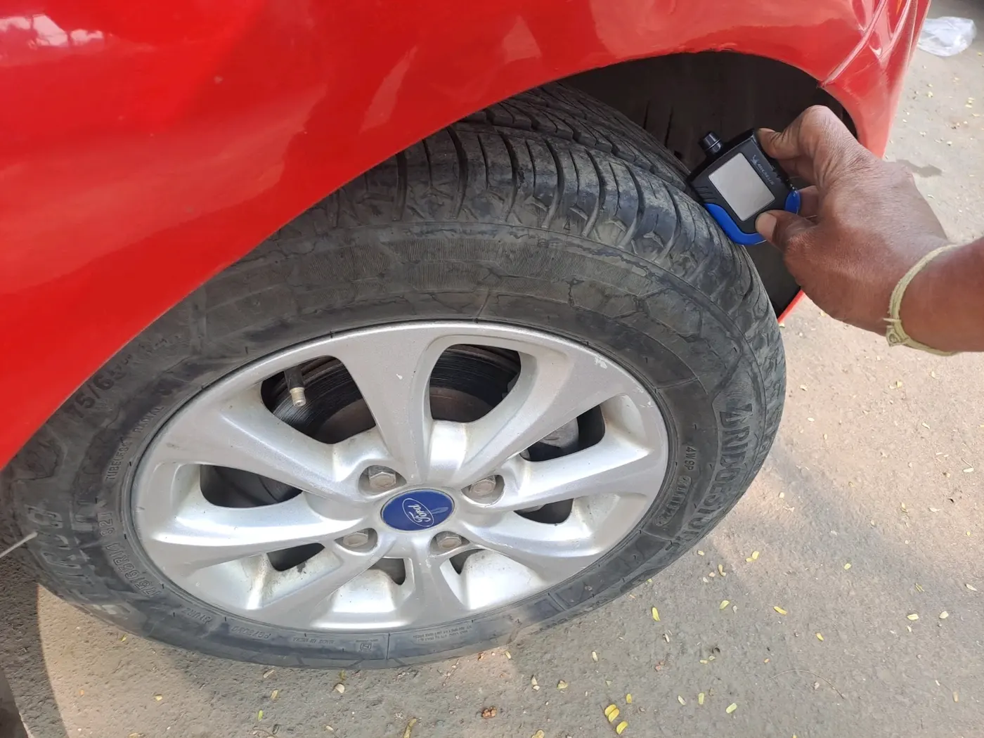 2011 Ford Figo ZXI 1.2 PETROL, Petrol, Manual, 51,007 km, tyre