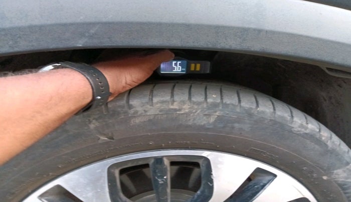 2021 MG HECTOR PLUS SELECT 2.0 DIESEL TURBO MT 7-STR, Diesel, Manual, 1,29,699 km, tyre