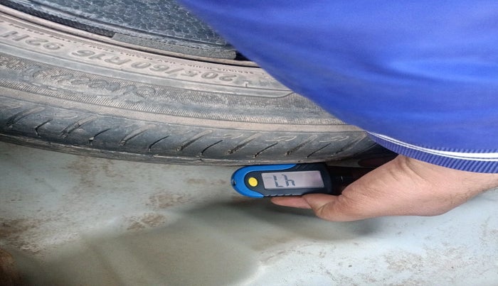 2021 Maruti Vitara Brezza LXI, Petrol, Manual, 1,17,570 km, tyre