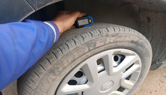 2021 Maruti Vitara Brezza LXI, Petrol, Manual, 1,17,570 km, tyre