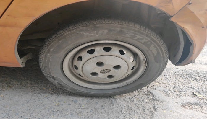 2017 Tata Tiago XM PETROL, Petrol, Manual, 1,19,354 km, tyre