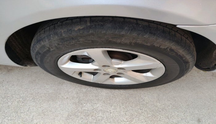 2011 Skoda Laura ELEGANCE 2.0 TDI CR AT, Diesel, Automatic, 1,02,235 km, tyre