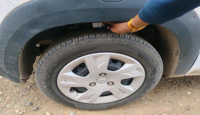 2023 Renault Kwid RXT 1.0 AMT, Petrol, Automatic, 43,074 km, tyre