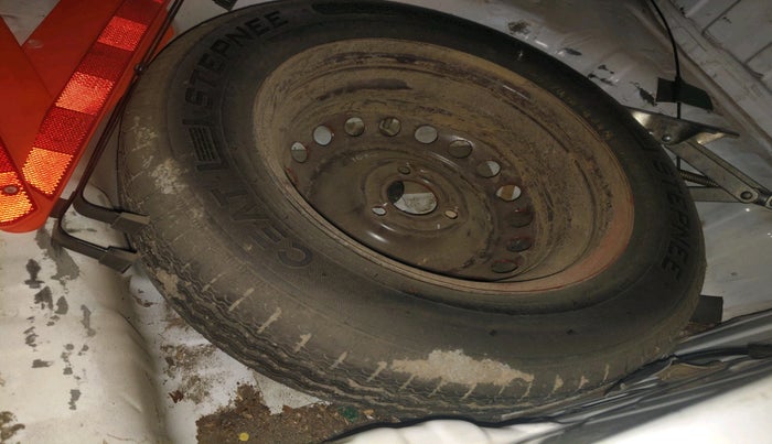 2023 Renault Kwid RXT 1.0 AMT, Petrol, Automatic, 43,074 km, tyre