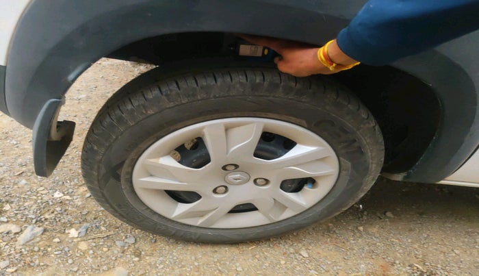 2023 Renault Kwid RXT 1.0 AMT, Petrol, Automatic, 43,074 km, tyre