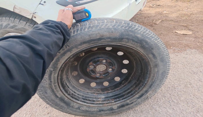 2011 Maruti Swift VXI, Petrol, Manual, 1,14,535 km, tyre