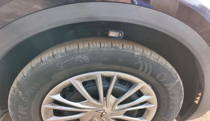 2025 Mahindra XUV700 MX Diesel MT 7 STR, Diesel, Manual, 15,250 km, tyre