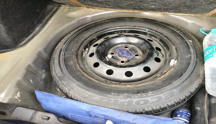 2017 Maruti Dzire VXI, Petrol, Manual, 64,618 km, tyre