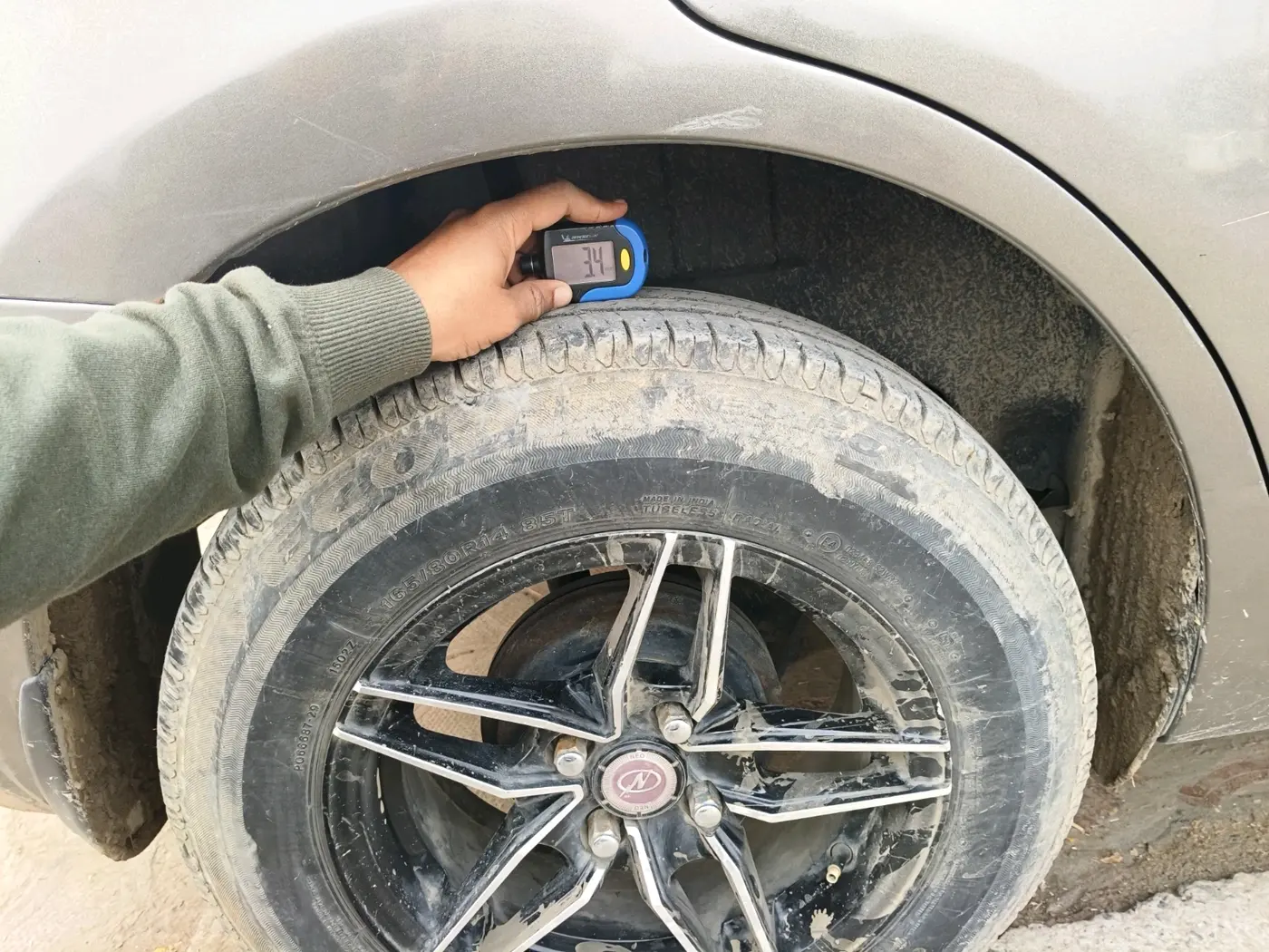 2017 Maruti Dzire VXI, Petrol, Manual, 67,500 km, tyre