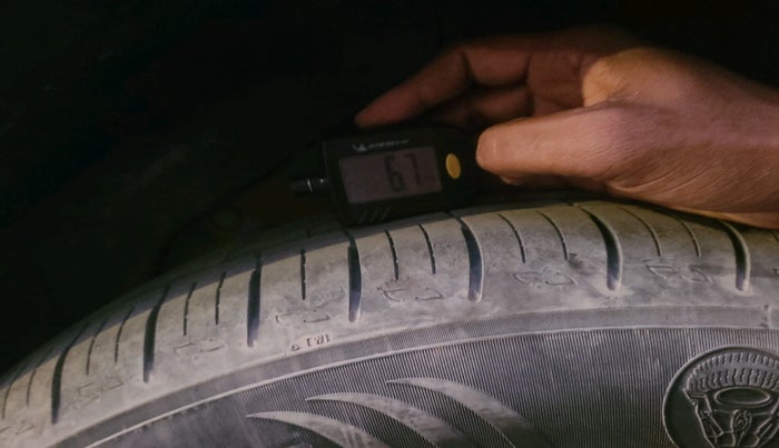 2020 Tata Harrier XZA PLUS 2.0L, Diesel, Automatic, 1,74,351 km, tyre