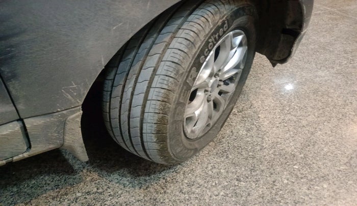 2017 Ford Ecosport TITANIUM 1.5L PETROL, Petrol, Manual, 1,13,995 km, tyre