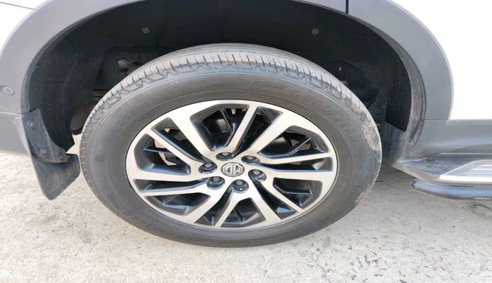 2022 MG GLOSTER SAVVY 6 STR 2.0 TWIN TURBO 4WD, Diesel, Automatic, 65,407 km, tyre