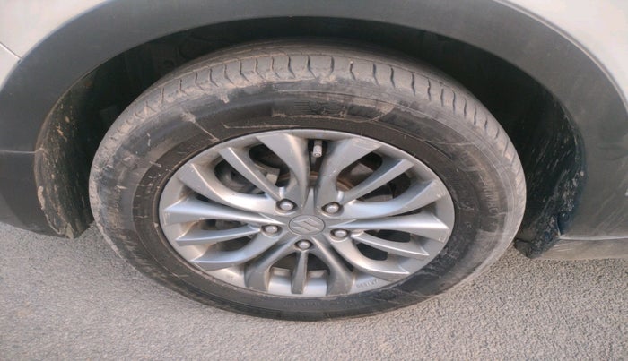 2017 Maruti S Cross ZETA 1.3, Diesel, Manual, 1,63,864 km, tyre