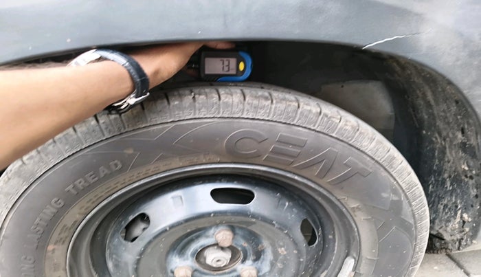 2017 Renault Kwid RXT 1.0 AMT (O), Petrol, Automatic, 1,19,573 km, tyre