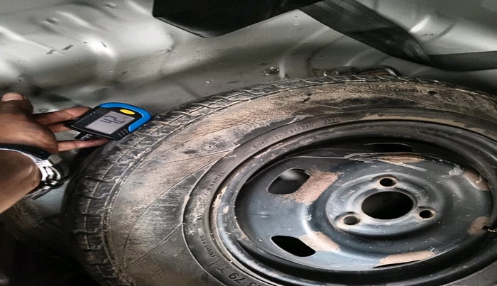 2017 Renault Kwid RXT 1.0 AMT (O), Petrol, Automatic, 1,19,573 km, tyre