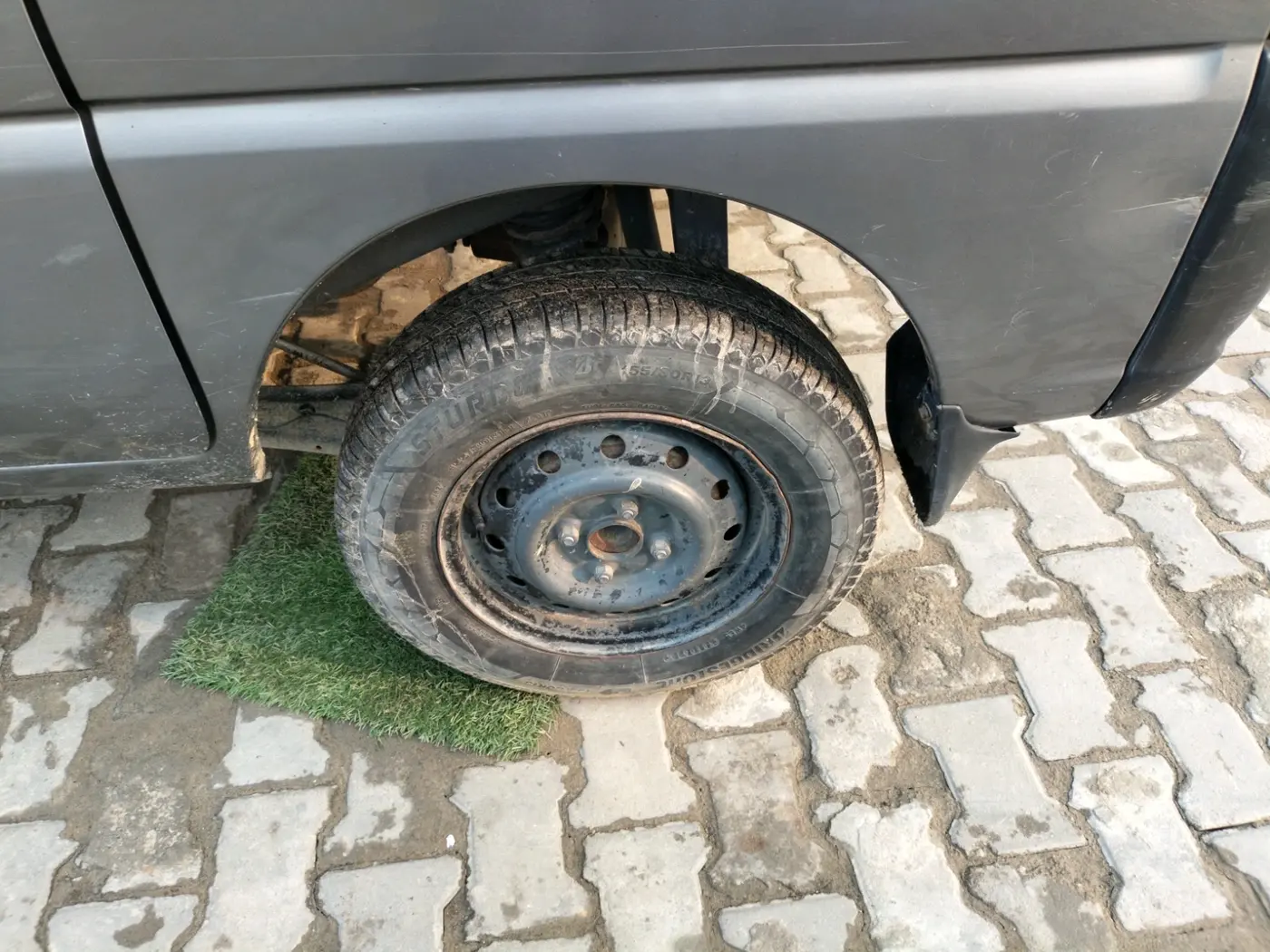 2022 Maruti Eeco 7 STR STD(O), CNG, Manual, 74,860 km, tyre