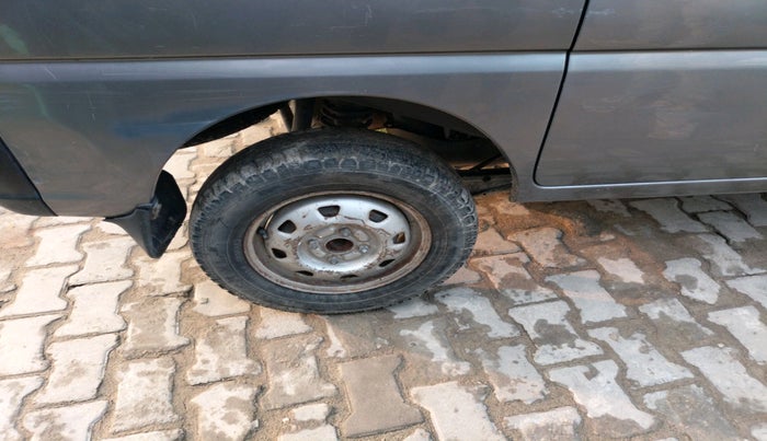 2022 Maruti Eeco 7 STR STD(O), Petrol, Manual, 74,860 km, tyre