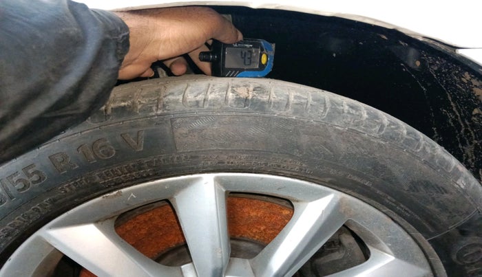 2016 Skoda Octavia STYLE PLUS AT 1.8 TSI, Petrol, Automatic, 1,10,823 km, tyre