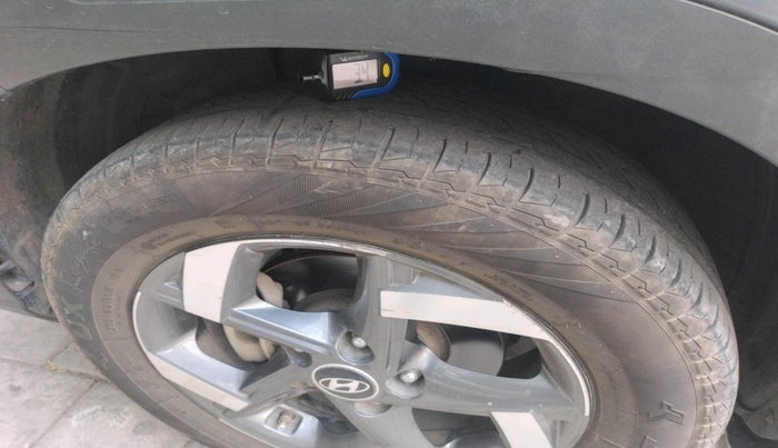 2021 Hyundai VENUE SX PLUS 1.0 TURBO DCT, Petrol, Automatic, 1,18,699 km, tyre