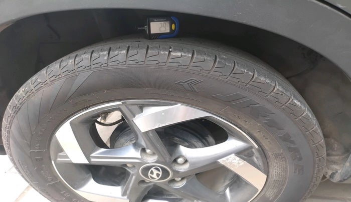 2021 Hyundai VENUE SX PLUS 1.0 TURBO DCT, Petrol, Automatic, 1,18,699 km, tyre