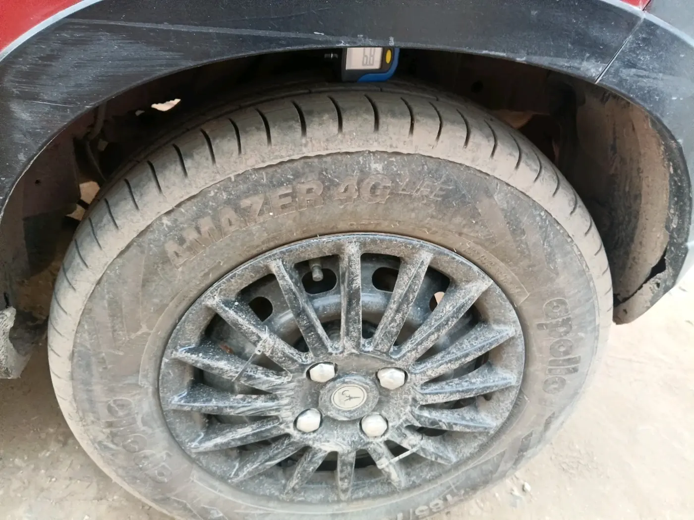 2017 Mahindra Kuv100 K4 6 STR, Petrol, Manual, 1,55,599 km, tyre