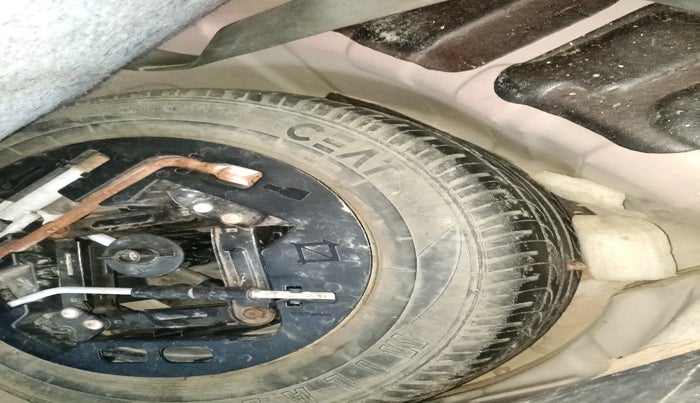 2017 Mahindra Kuv100 K4 6 STR, Petrol, Manual, 1,55,599 km, tyre