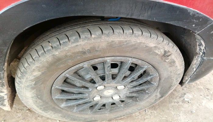 2017 Mahindra Kuv100 K4 6 STR, Petrol, Manual, 1,55,599 km, tyre