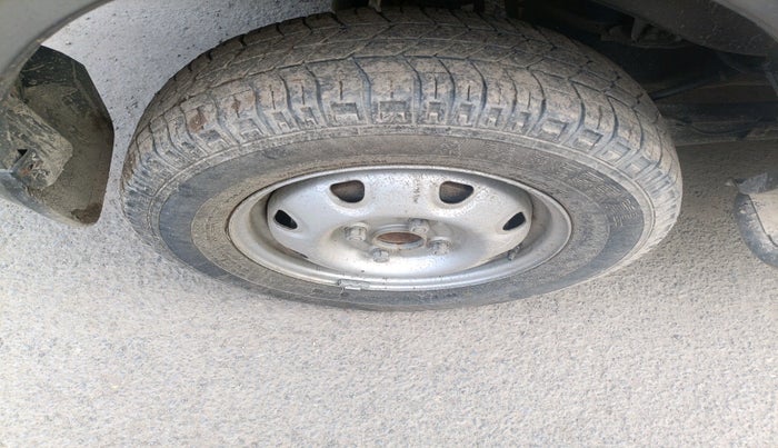 2019 Maruti Eeco 5 STR, Petrol, Manual, 18,174 km, tyre