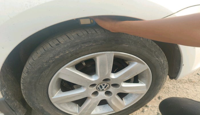 2011 Volkswagen Vento HIGHLINE 1.6 MPI, Petrol, Manual, 84,303 km, tyre