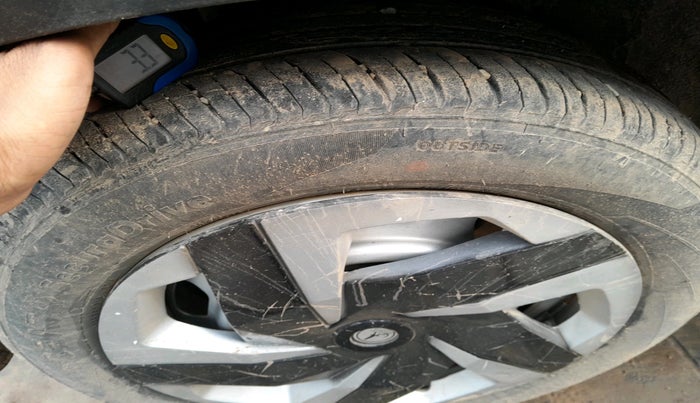 2021 Nissan MAGNITE XE, Petrol, Manual, 26,577 km, tyre