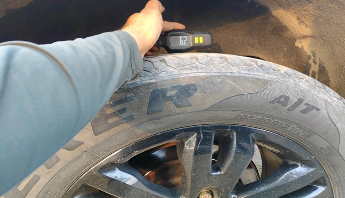 2016 Ford Endeavour TITANIUM 2.2 4X2 AT, Diesel, Automatic, 1,01,080 km, tyre