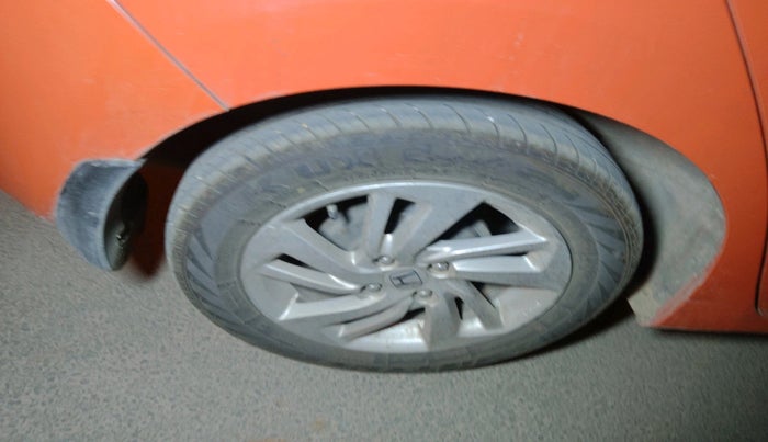 2015 Honda Jazz 1.2L I-VTEC V, Petrol, Manual, 1,01,169 km, tyre