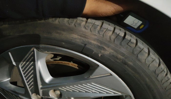 2022 Hyundai Verna SX 1.5 VTVT, Petrol, Manual, 54,818 km, tyre