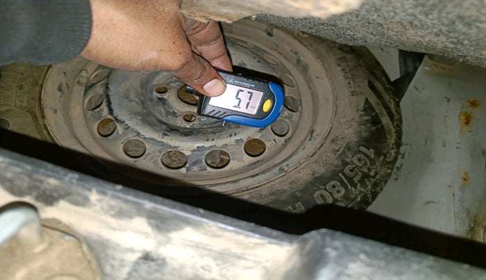 2017 Maruti Swift LDI, Diesel, Manual, 3,35,367 km, tyre