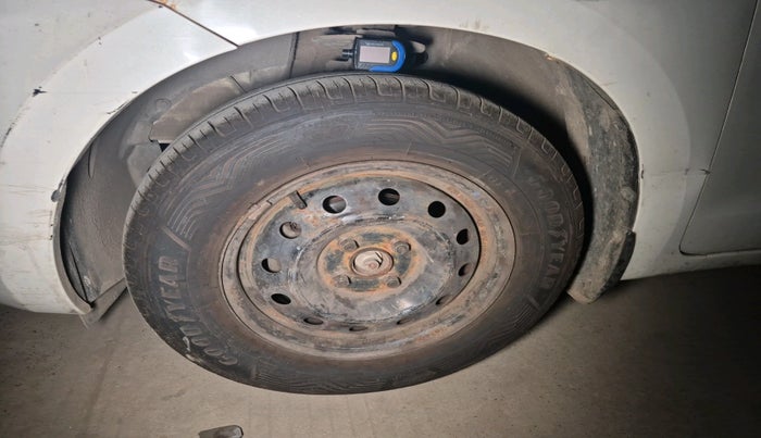 2020 Maruti Swift VXI, Petrol, Manual, 83,736 km, tyre