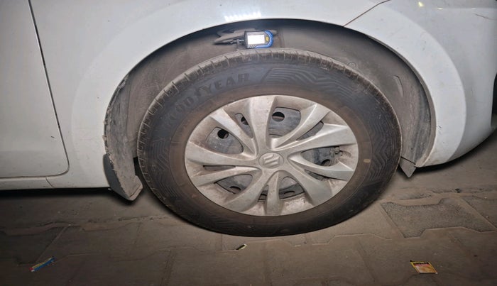 2020 Maruti Swift VXI, Petrol, Manual, 83,736 km, tyre